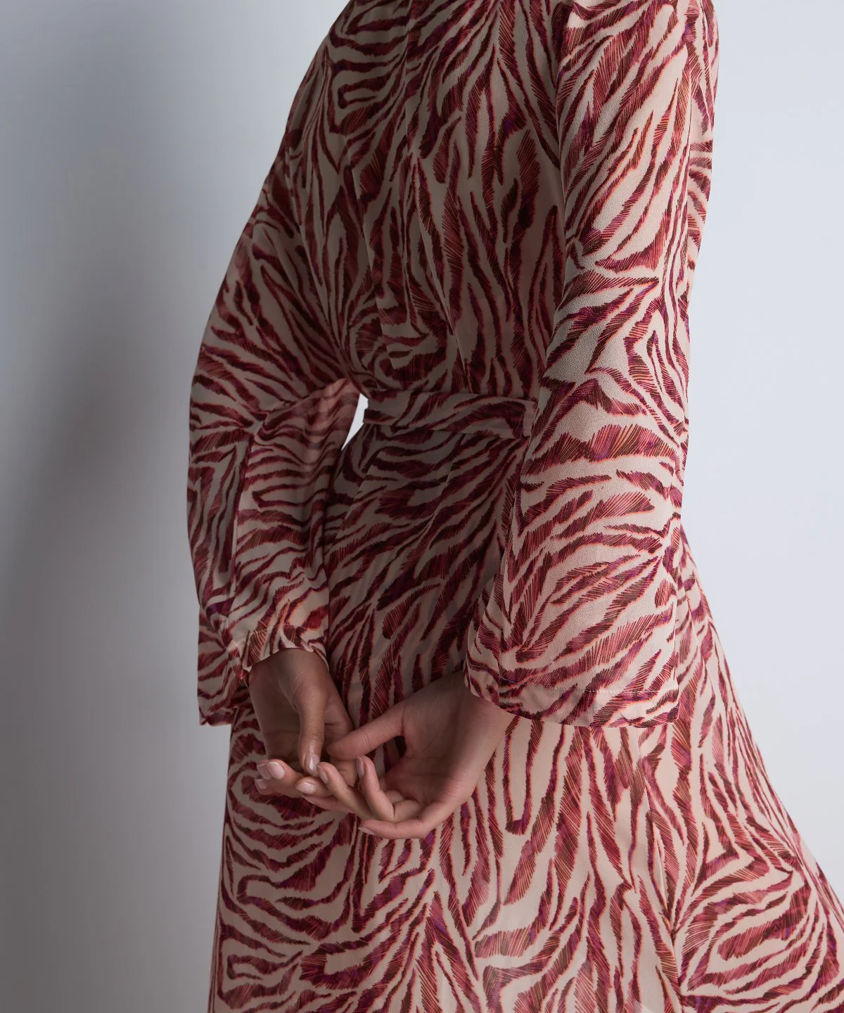 Beach Walk Kimono Pink Tiger - Image 5
